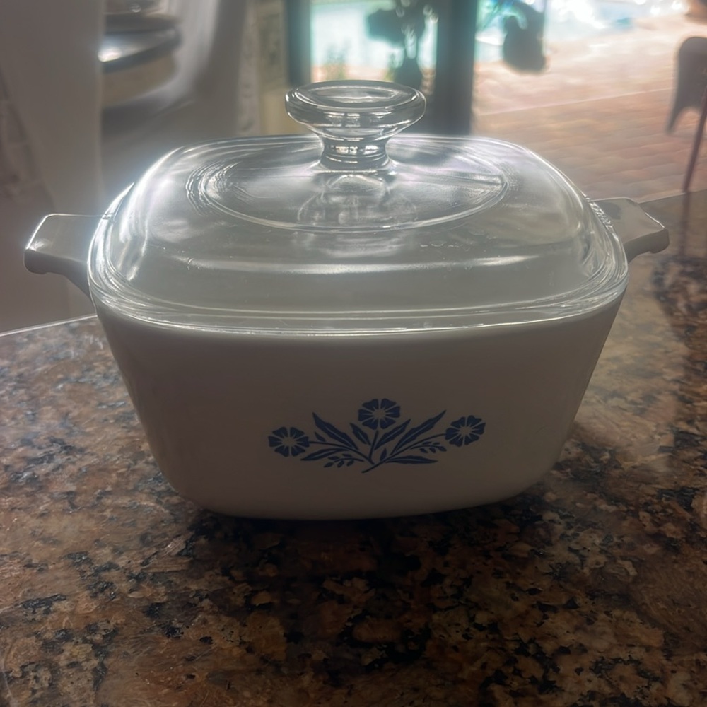 Vintage CorningWare corn flower, white pyroceramic 3/4 ct bowl/baking dish - Picture 8 of 8